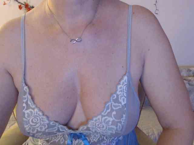goodSnowQueen webcam