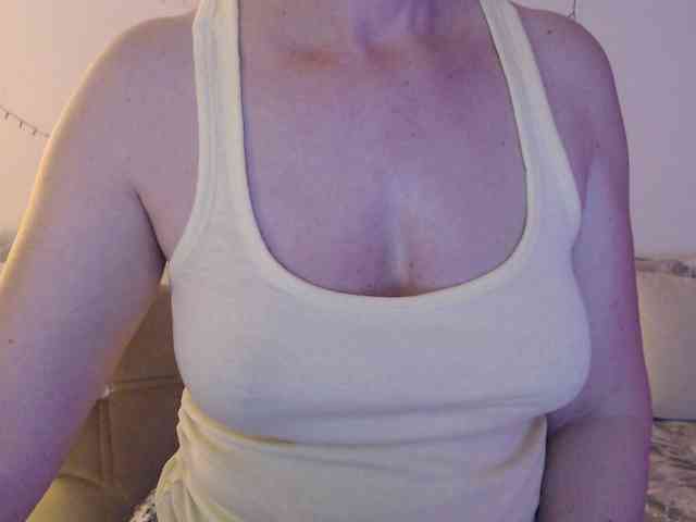 goodSnowQueen webcam