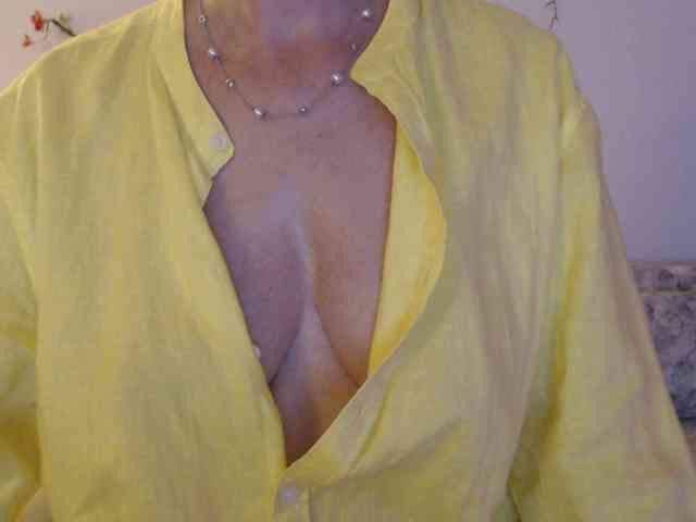 goodSnowQueen webcam