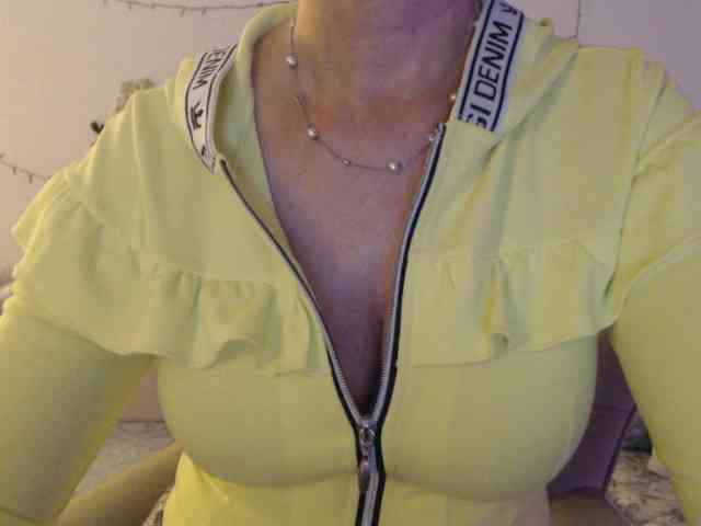 goodSnowQueen webcam