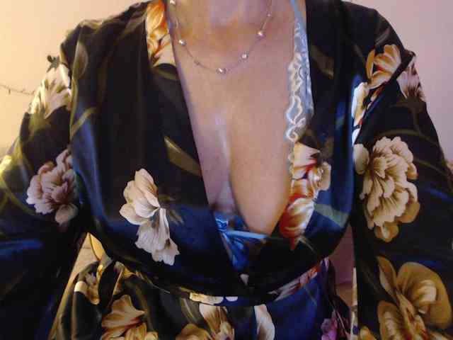 goodSnowQueen webcam