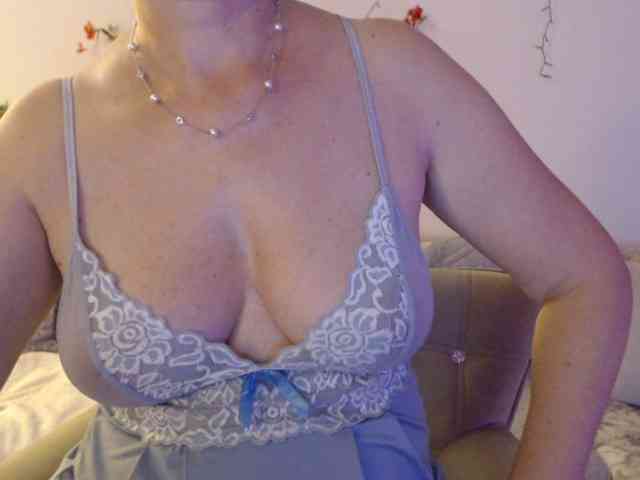 goodSnowQueen goodSnowQueen