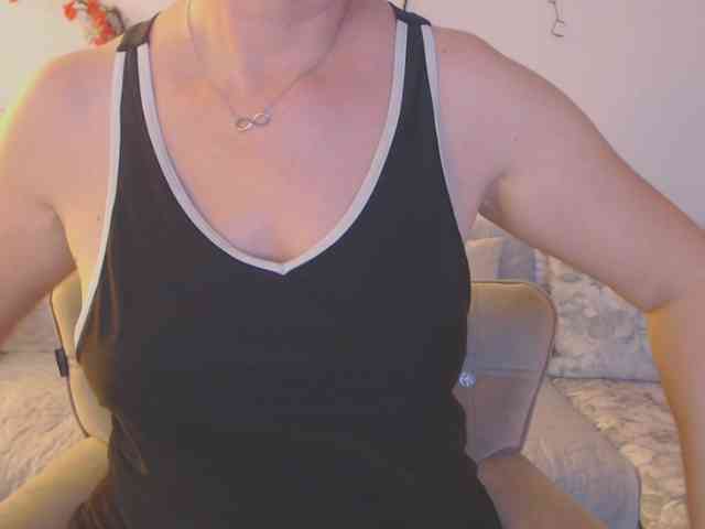 goodSnowQueen webcam