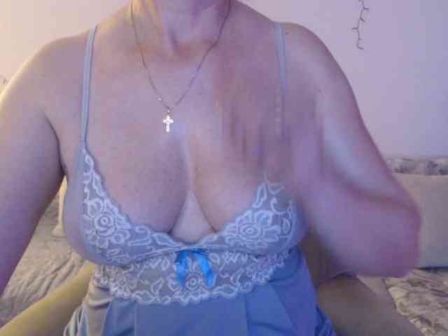 goodSnowQueen webcam