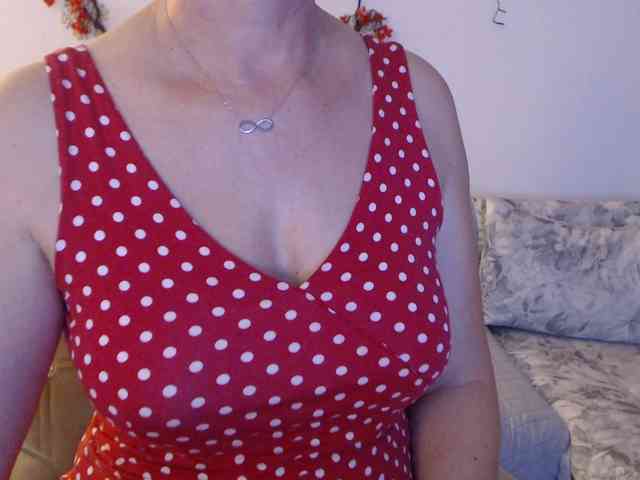 goodSnowQueen webcam