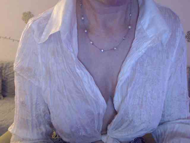 goodSnowQueen webcam