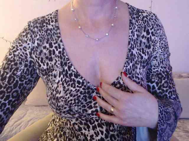 goodSnowQueen webcam