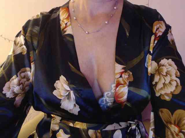 goodSnowQueen webcam