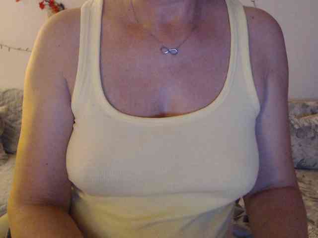 goodSnowQueen webcam