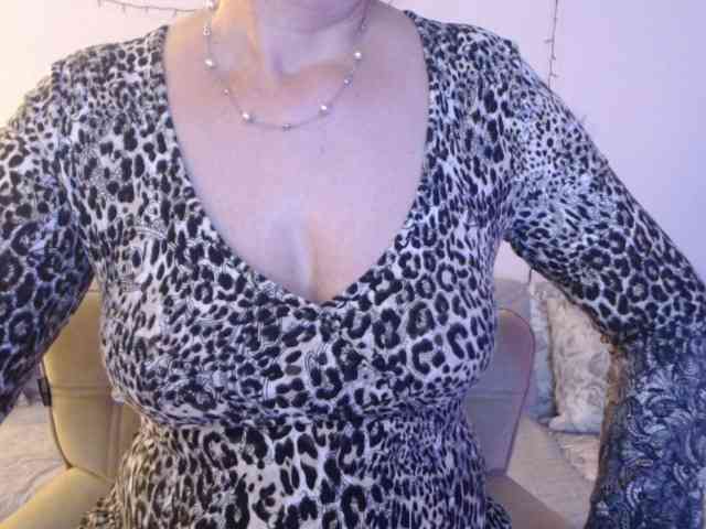 goodSnowQueen webcam