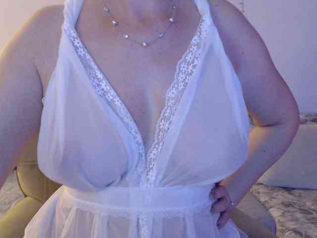 goodSnowQueen webcam