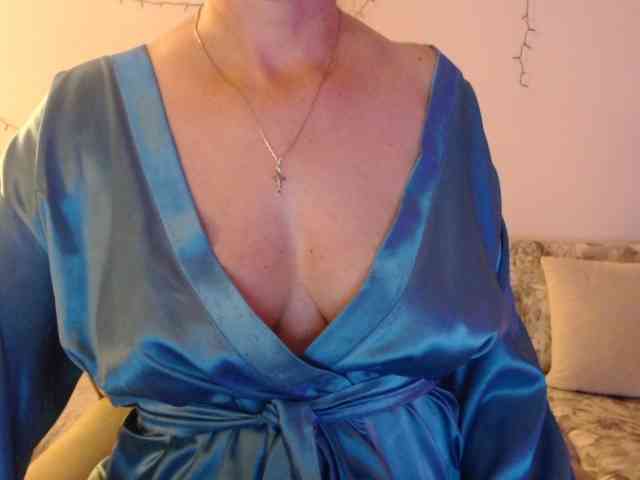 goodSnowQueen webcam