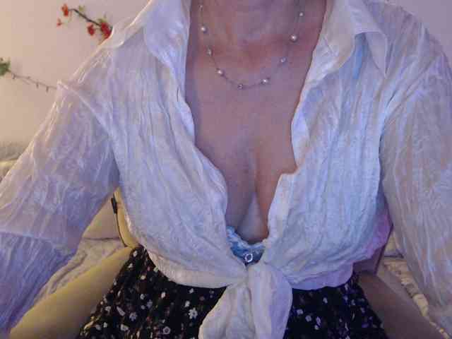 goodSnowQueen webcam