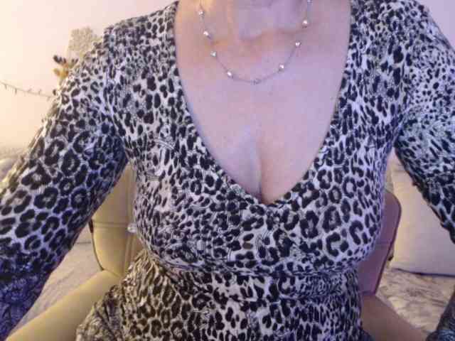 goodSnowQueen webcam