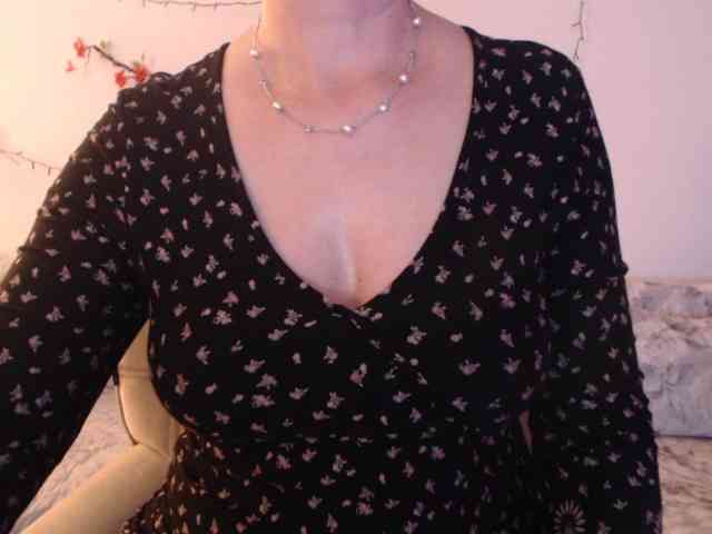 goodSnowQueen webcam