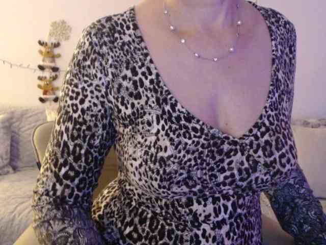 goodSnowQueen webcam