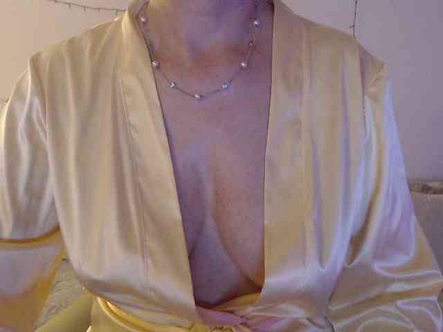 goodSnowQueen webcam