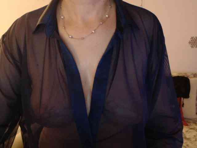 goodSnowQueen webcam