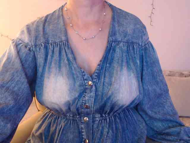 goodSnowQueen webcam