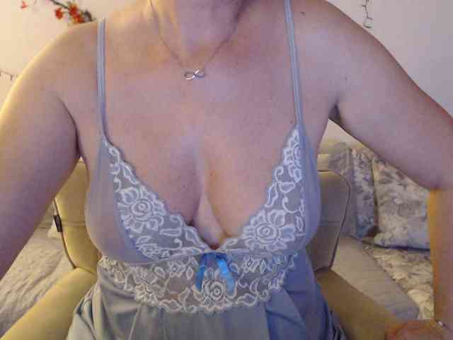 goodSnowQueen webcam