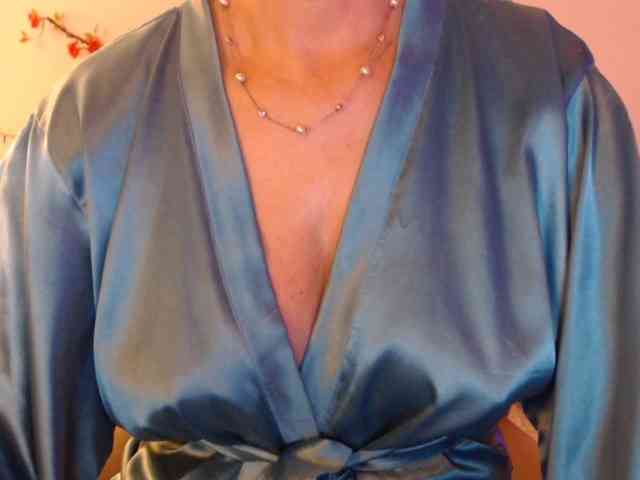 goodSnowQueen webcam