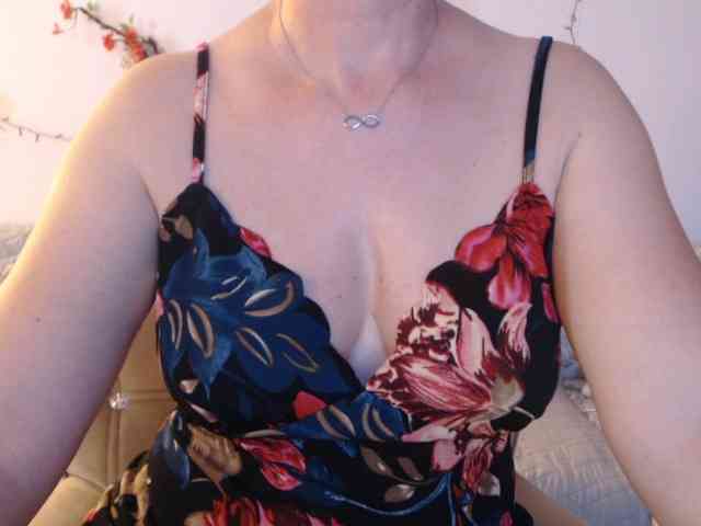 goodSnowQueen webcam