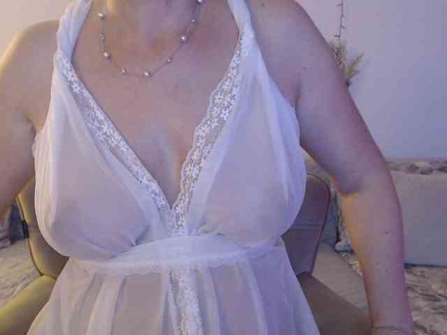 goodSnowQueen webcam