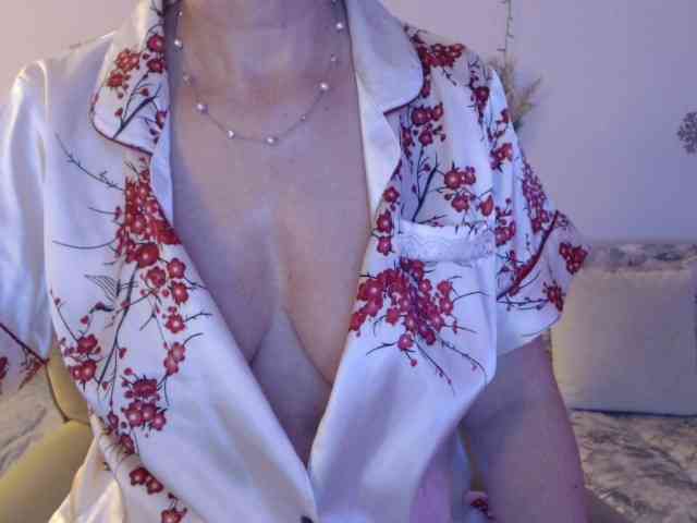 goodSnowQueen webcam