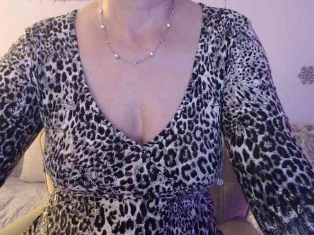 goodSnowQueen webcam