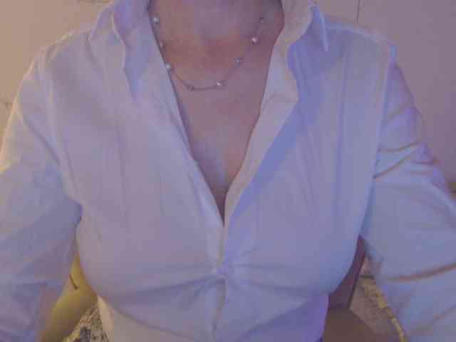 goodSnowQueen webcam