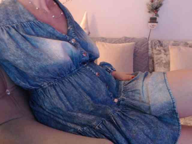 goodSnowQueen webcam