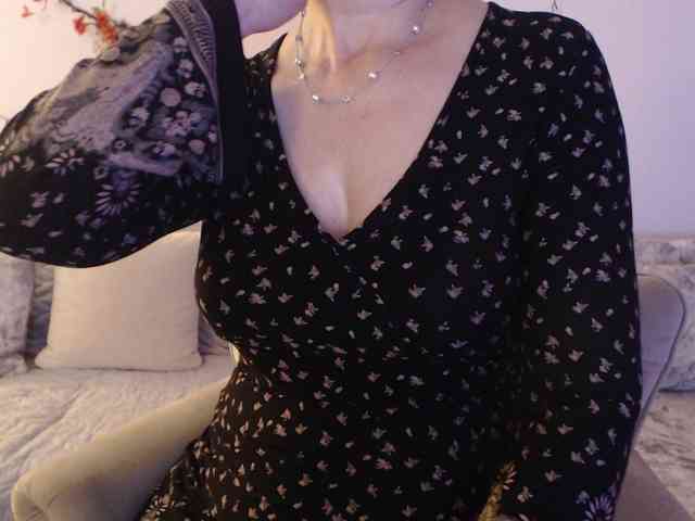 goodSnowQueen webcam