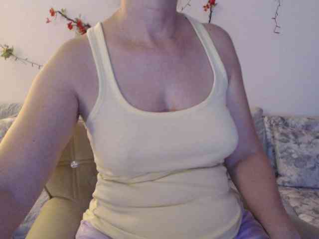 goodSnowQueen webcam