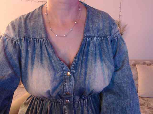 goodSnowQueen webcam