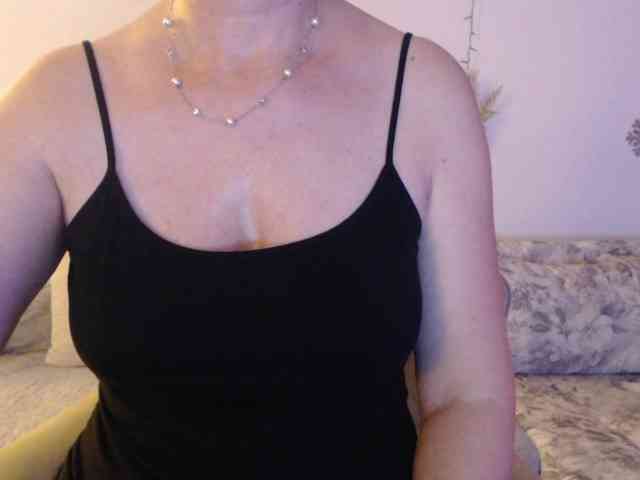 goodSnowQueen webcam