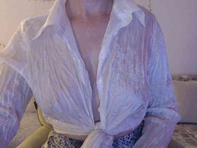 goodSnowQueen webcam