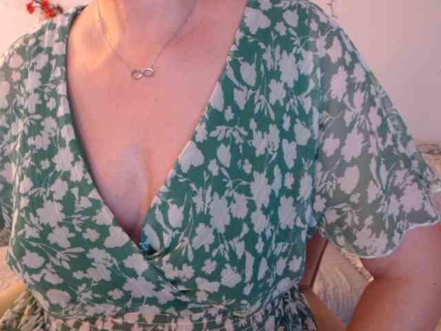 goodSnowQueen webcam
