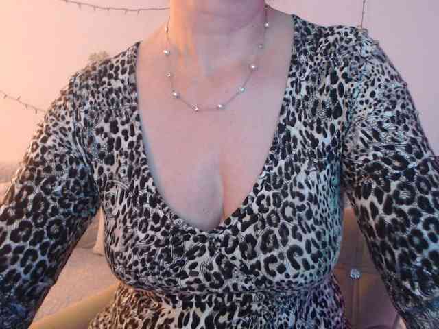 goodSnowQueen webcam