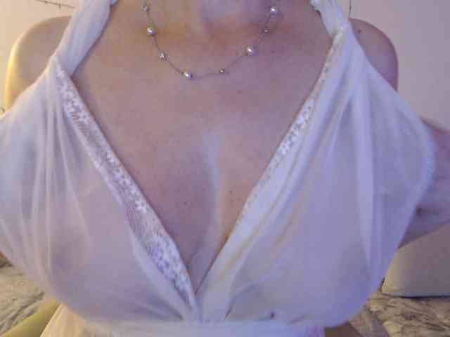 goodSnowQueen webcam