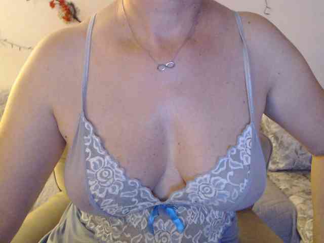 goodSnowQueen webcam