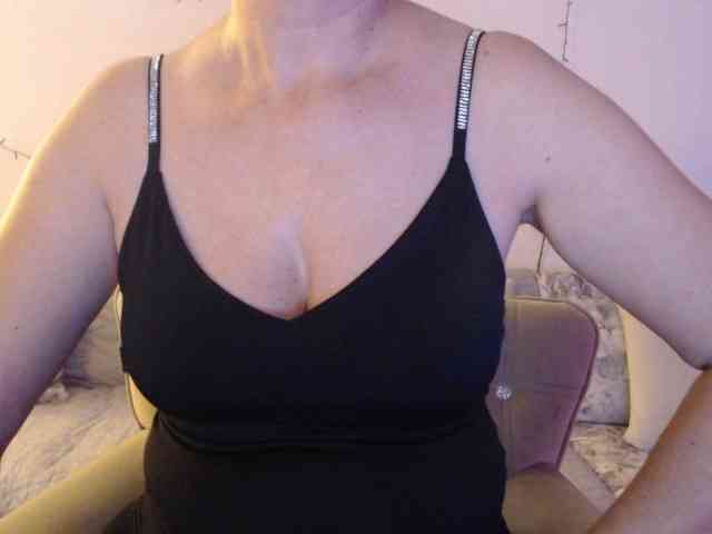 goodSnowQueen webcam