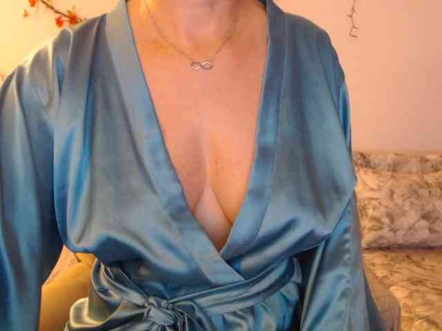 goodSnowQueen webcam