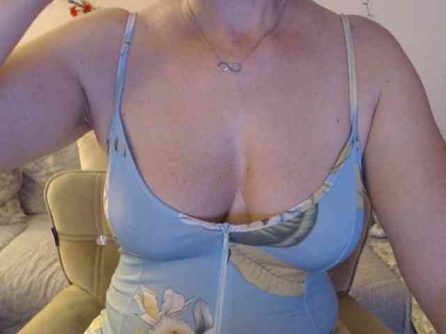 goodSnowQueen webcam