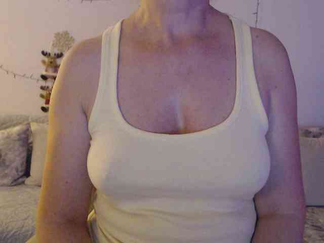 goodSnowQueen webcam