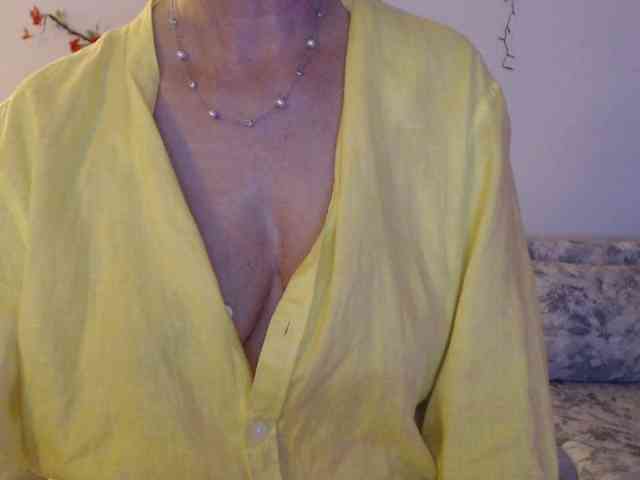 goodSnowQueen webcam