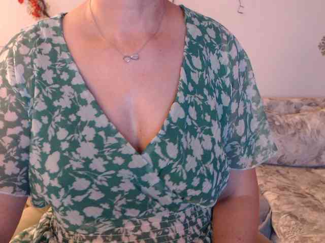 goodSnowQueen webcam