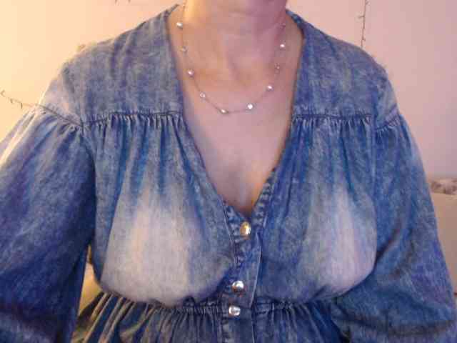 goodSnowQueen webcam