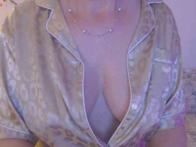 goodSnowQueen webcam