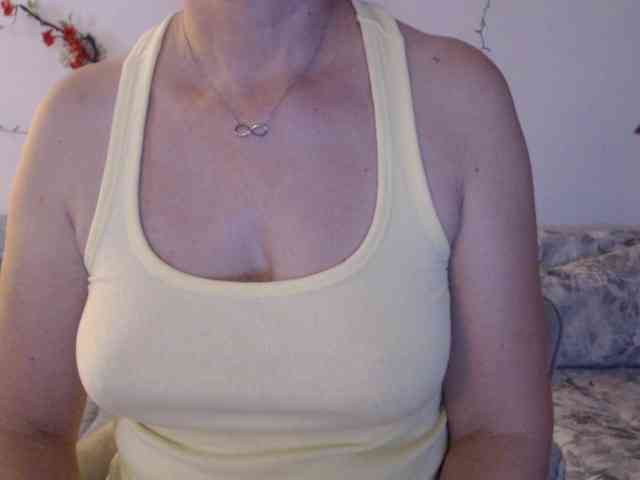 goodSnowQueen webcam