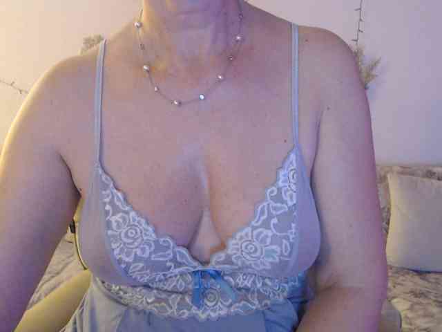 goodSnowQueen webcam